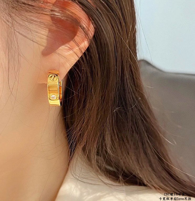 V gold Cartier Cartier CNC wide version of the single diamond LOVE ear shoot, the classic 【Grade】   Classic Cartier love series The most classic models need not be introduced Germany imported high-end Three colors can be