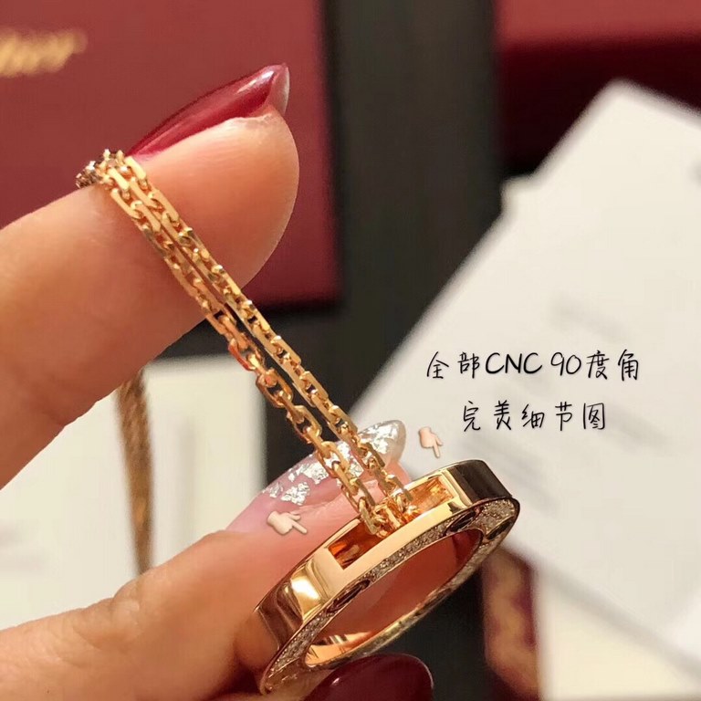 Full of diamonds Counter version Cartier Polished Full of diamonds version of the big cake necklace Both sides can be worn Actual photography , real details are presented ! Cartier ......LOVE Collection.... Imported from