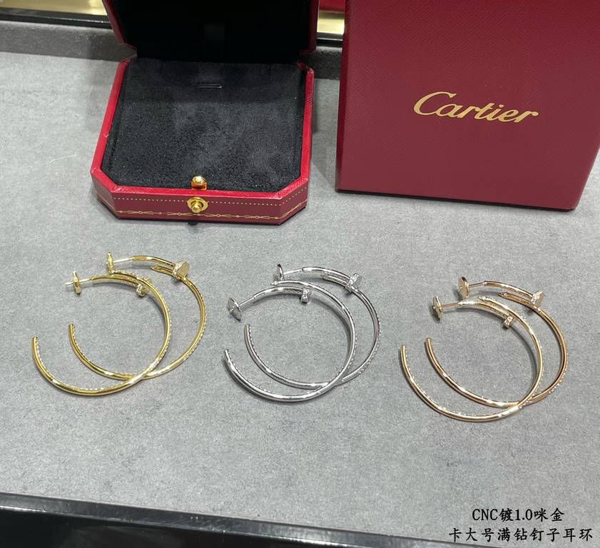 V gold Cartier CNC large full of diamonds stud earrings, according to the 18K real gold goods to create micro-setting technology typing. Foreign orders to see the details of the workmanship is very well received Exclusiv