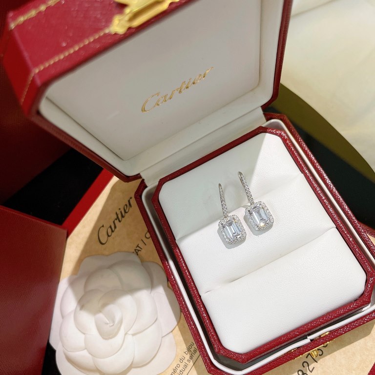 Cartier Cartier Destinee series new models square diamond ear hooks single diamond low-profile luxury content Selected Germany imported s925 sterling silver material plating thick gold color will not fade and not allergi