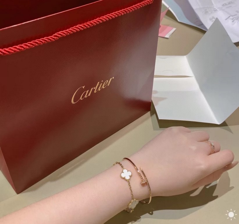 Counter newest Fire pop Stretch thin version Cartier Cartier Juste un Clou studded series head and tail with diamonds bracelet The texture is really good! Quality bar drop 925 sterling silver material plating 18 platinum