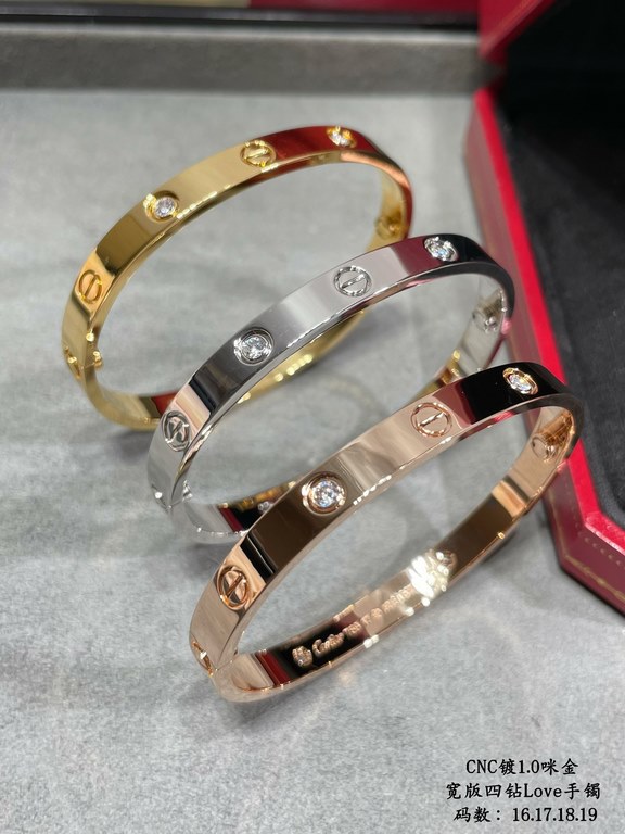 V gold plated 1.0 imitation gold, CNC high definition Cartier wide version of the four diamond LOVE bracelet   High-grade craftsmanship Nail bit polished treatment Screwdriver opening design  90 degrees to screw the scre