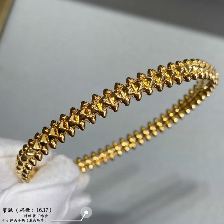 V gold plated 1.0 imitation gold (narrow version of the size 16.17) Cartier couples models CNC narrow version of the bullet bracelet, the most popular one    Both sides of the small willow nails can be free to shake, a v