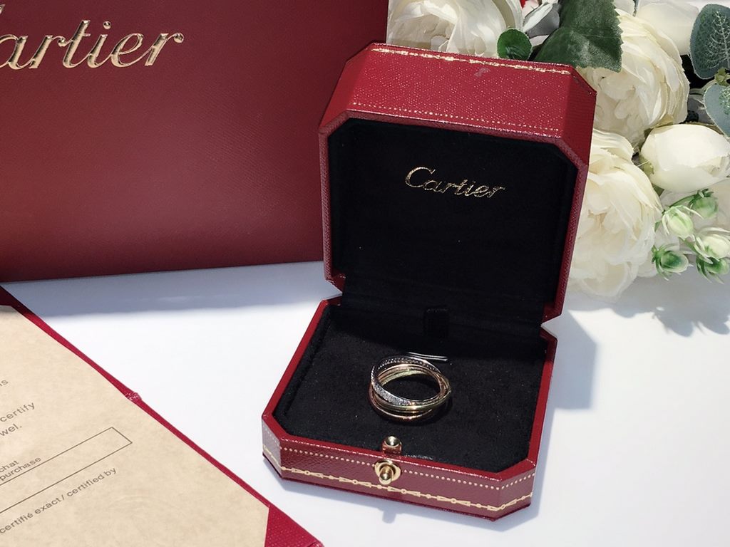 Cartier Cartier explosive three in one three ring color separation plating ring   high-end k gold process S925 sterling silver micro-setting process Cartier Always so classic rival treasures Absolutely recommended  678 y