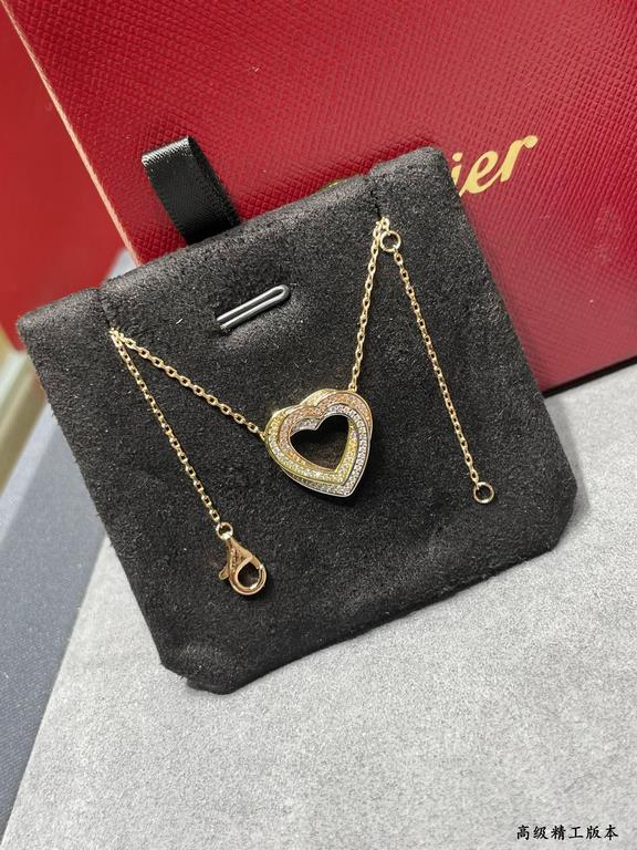 V gold material Split-color plating Cartier three-color heart full of diamonds necklace, another classic, perfect interpretation of symmetrical aesthetics Elegant and generous. Wearing comfort is high It is also not easy