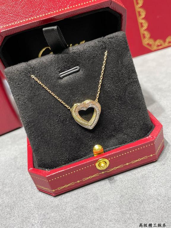 V gold material Split-color plating Cartier three-color heart full of diamonds necklace, another classic, perfect interpretation of symmetrical aesthetics Elegant and generous. Wearing comfort is high It is also not easy