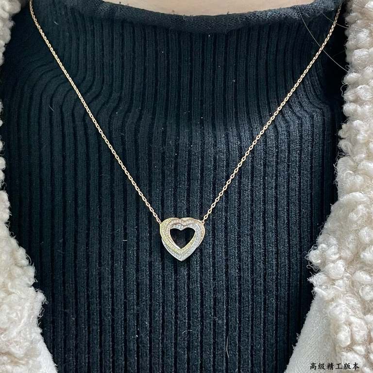 V gold material Split-color plating Cartier three-color heart full of diamonds necklace, another classic, perfect interpretation of symmetrical aesthetics Elegant and generous. Wearing comfort is high It is also not easy