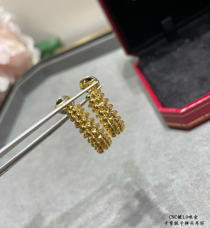 V gold plated 1.0 imitation gold Cartier CNC narrow bullet earrings with original flying saucer earbuds    The small willow nails on both sides can be free to sway, very personalized one. Eternal classic Very hot in rece