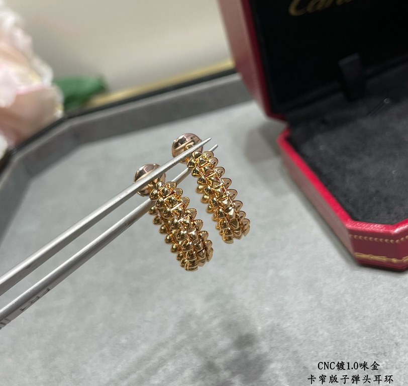 V gold plated 1.0 imitation gold Cartier CNC narrow bullet earrings with original flying saucer earbuds    The small willow nails on both sides can be free to sway, very personalized one. Eternal classic Very hot in rece