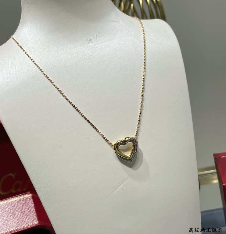 V gold material Split-color plating Cartier three-color love between diamond necklace, another classic, perfect interpretation of symmetrical aesthetics Elegant and generous. Wear comfort is high It is not easy to hook t