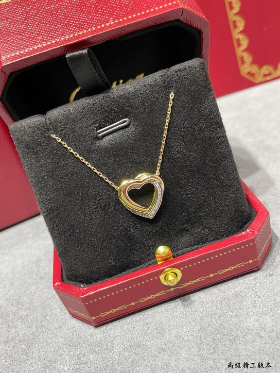 V gold material Split-color plating Cartier three-color love between diamond necklace, another classic, perfect interpretation of symmetrical aesthetics Elegant and generous. Wear comfort is high It is not easy to hook t