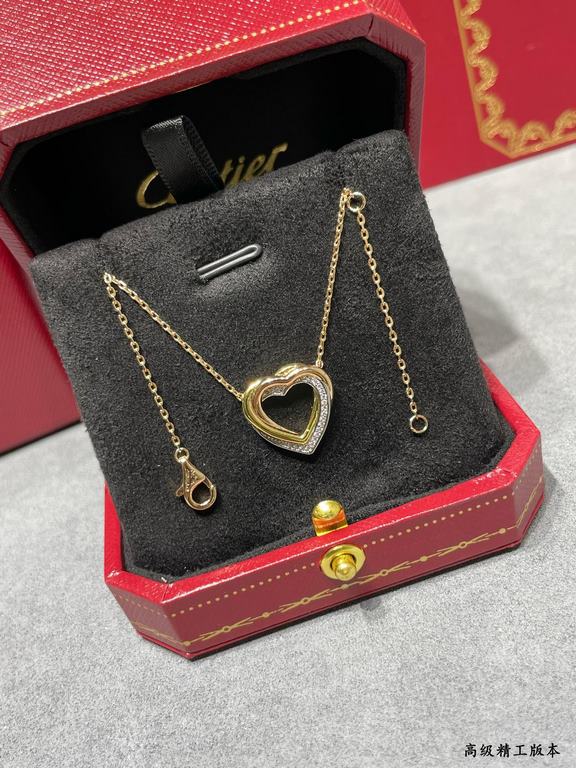 V gold material Split-color plating Cartier three-color love between diamond necklace, another classic, perfect interpretation of symmetrical aesthetics Elegant and generous. Wear comfort is high It is not easy to hook t