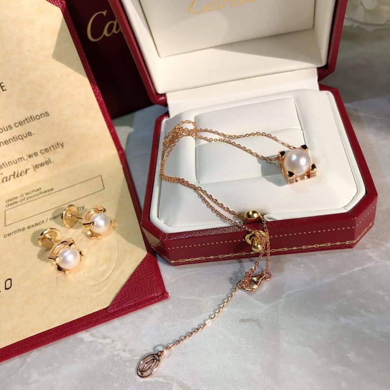 (with flying saucer earplugs) Cartier Cartier ox horn pearl necklace earrings  the most classic and popular one earrings     Eternal classic In recent years it is very hot High-end 925 Sterling Silver inlaid pearl set Th