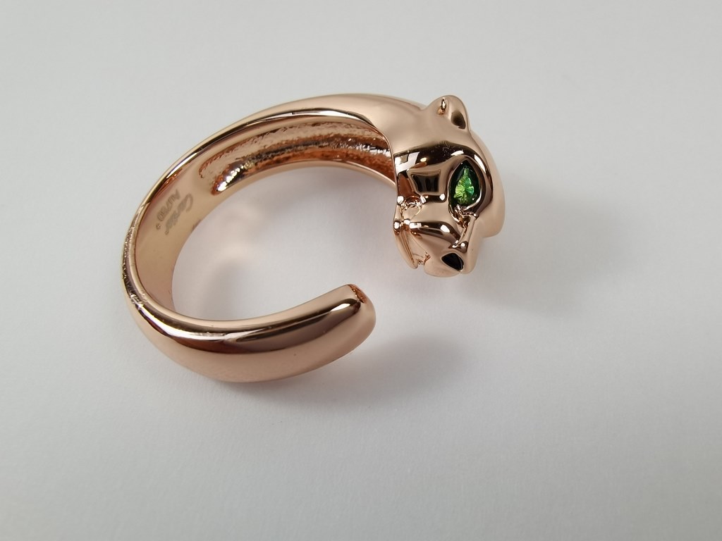 Cartier One of the symbols of the brand  Latest fire Cartier leopard emerald gemstone ring Cartier classic masterpiece, enduring Legendary classic, always popularNo need to say Original customized openings One size fits 