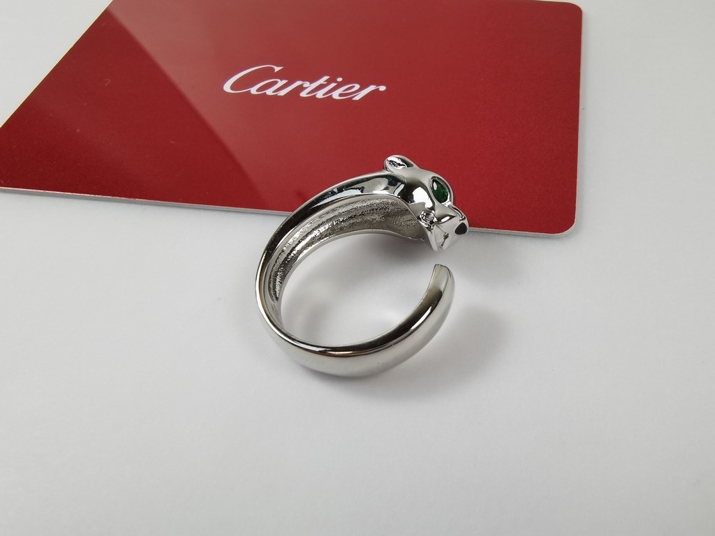 Cartier One of the symbols of the brand  Latest fire Cartier leopard emerald gemstone ring Cartier classic masterpiece, enduring Legendary classic, always popularNo need to say Original customized openings One size fits 