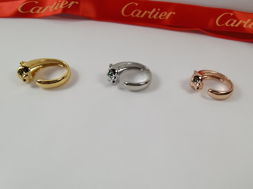 Cartier One of the symbols of the brand  Latest fire Cartier leopard emerald gemstone ring Cartier classic masterpiece, enduring Legendary classic, always popularNo need to say Original customized openings One size fits 