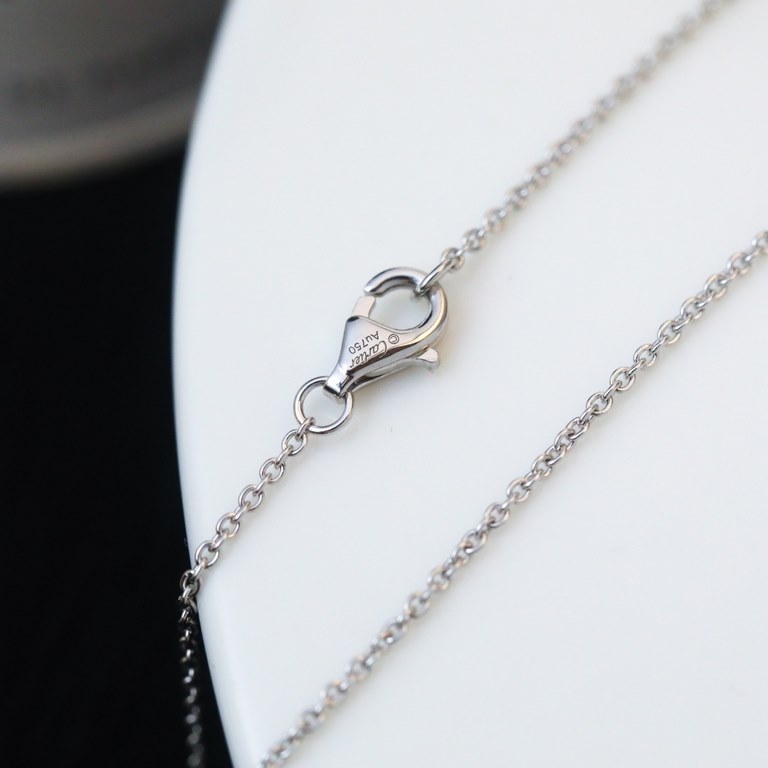 Top Edition Diamond-free Double Ring Necklace in 925 SilverThe classic Cartier Love is immortalized by a thousand hammersSimple atmospheric screw cap design, the entire series is suitable for unisex, this thin men's belt