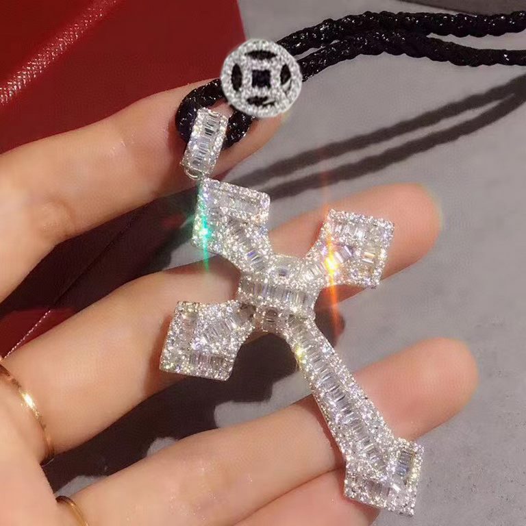 New  Offer Grade CARTIER Cartier Crystal Diamond Cross Type Necklace!    one to one original logo lettering print    imported set diamonds  necklace Exquisite small   Hundreds of models  price pretty    noble atmosphere 