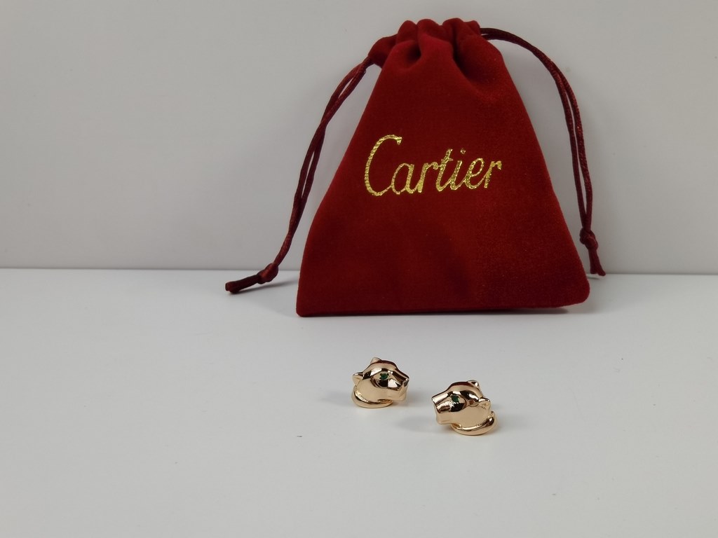 Cartier Cartier [strong] 11 leopard earrings shipping   leopard earrings   classic aristocratic model, luxury full diamond caressing leopard design     exclusive real shot ! With emerald leopard eyes to make the leopard 