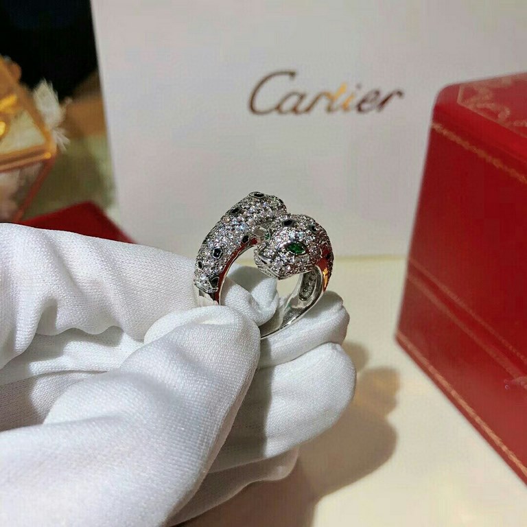 Heavyweight dominant model   Dominant double leopard head full diamond pop ring   Panthère de Cartier floral leopard ring, 18K white gold  Round brilliant diamonds. Emerald, cheetah - as Cartier's iconic animal figure, f