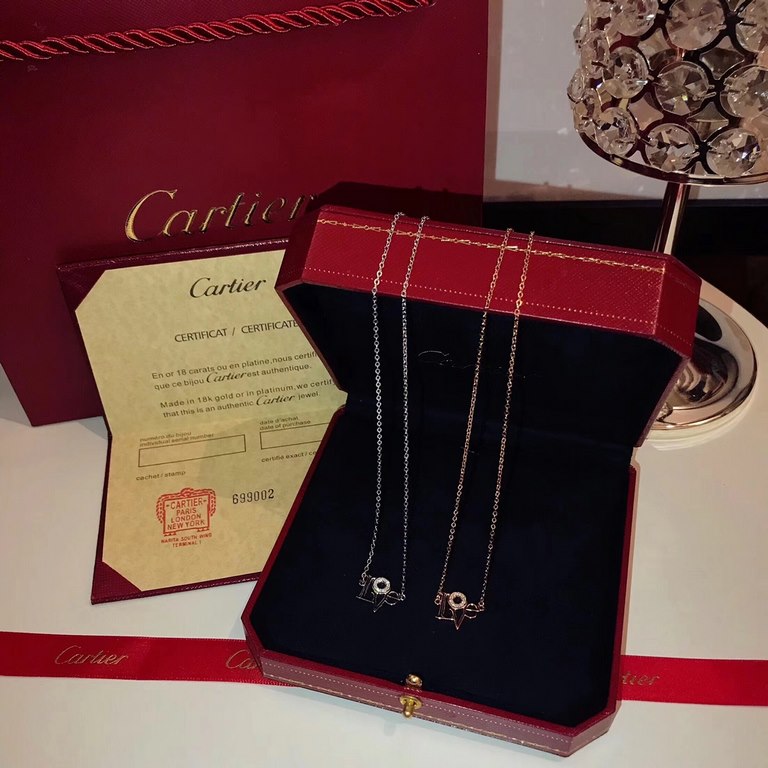 Hot Sell Grab    Cartier   Love letters necklace [color] to jewelry to express personal Full of happiness    High-end customization micro-setting process into the design of the word LOVE  Hot push models, imported diamon