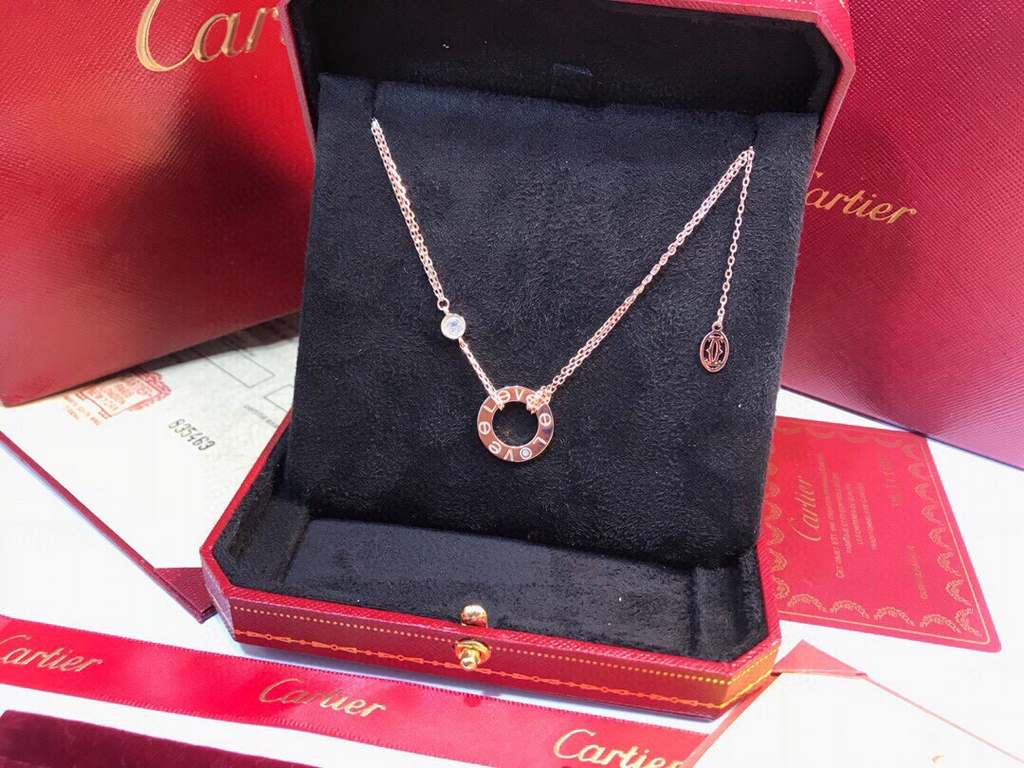 Romantic hand in hand for a lifetime of love for a lifetime  Cartier Cartier Classic LOVE Series Double Layer Necklace  Fashion Netroots star with the same models    Perfect seconds Amazing the whole scene  S925 Sterling