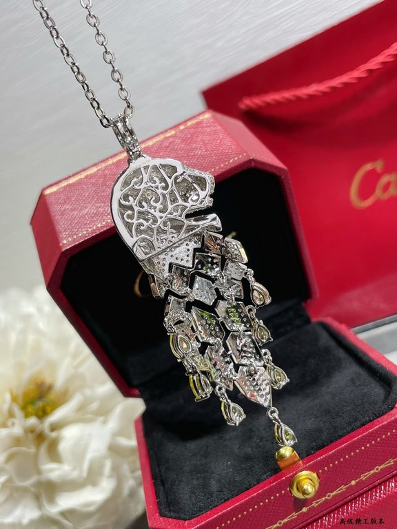 High-grade version Cartier spotted yellow diamond leopard necklace. One word cool    Premium version with mesh backing Extremely intricate workmanship plating Evergreen explosive models