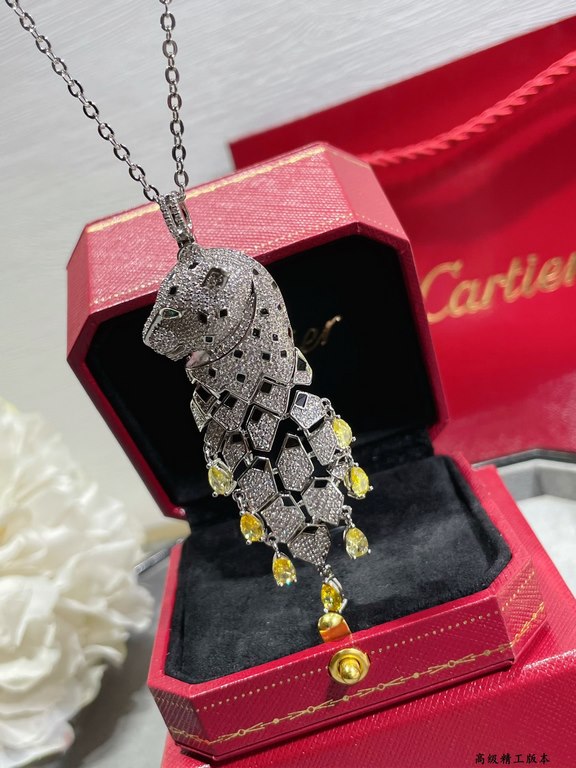 High-grade version Cartier spotted yellow diamond leopard necklace. One word cool    Premium version with mesh backing Extremely intricate workmanship plating Evergreen explosive models