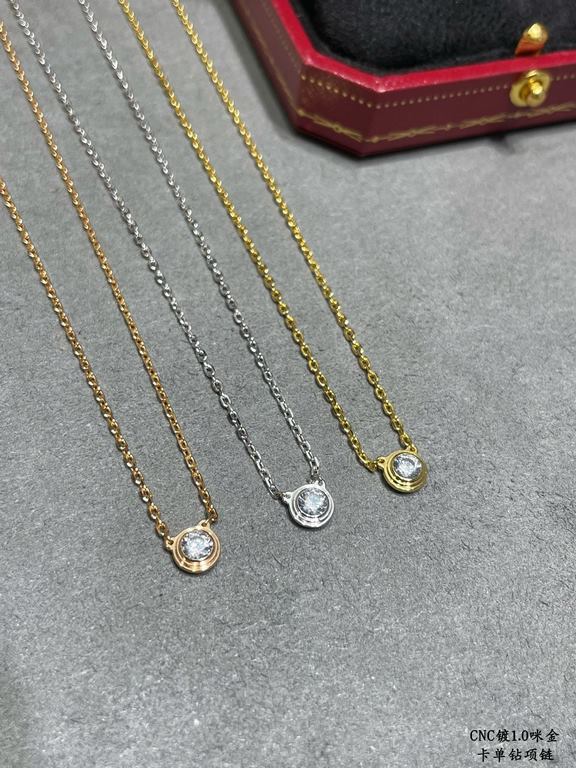 V gold plated 1.0 imitation gold Cartier solitaire necklace. Classic production Small jewelry can bring out the atmosphere and freshness Add the original small hangtag not the market ordinary version