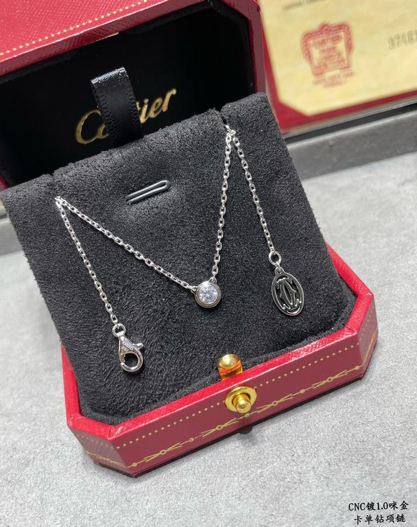 V gold plated 1.0 imitation gold Cartier solitaire necklace. Classic production Small jewelry can bring out the atmosphere and freshness Add the original small hangtag not the market ordinary version