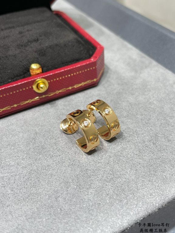 V gold Cartier Cartier LOVE half circle earrings Classic with flying saucer earplugs [purchase level]   classic Cartier love series. The most classic models need not be introduced High-end imported from Germany Three col