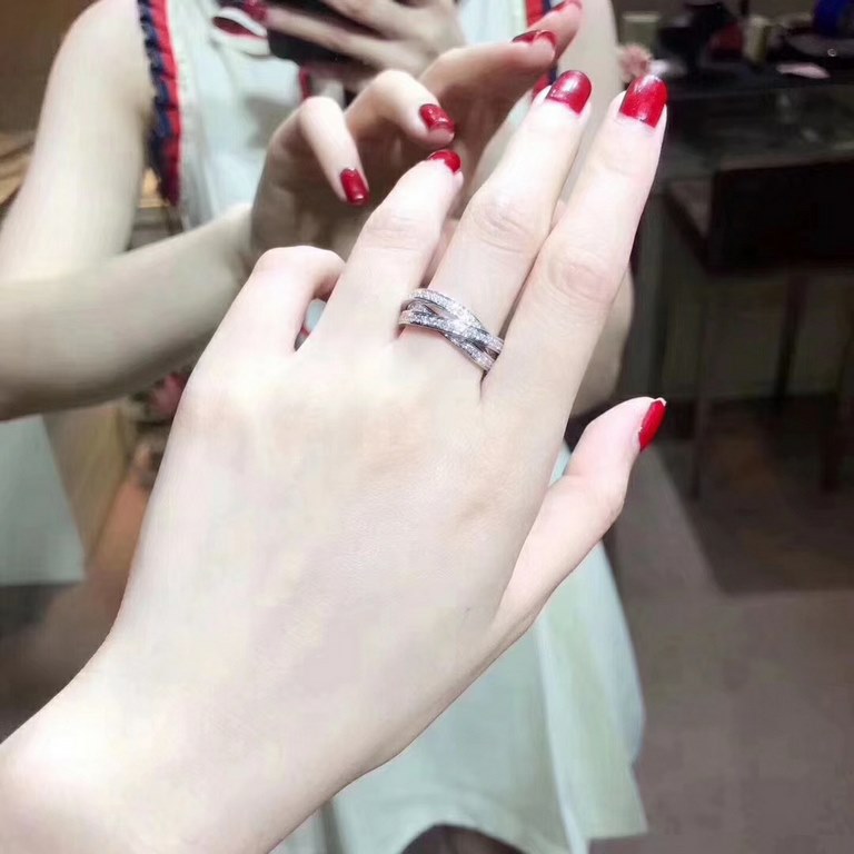 Ma Yili same Cartier Cartier counter three ring full of diamonds   micro-set inlaid diamond ring   High-end V gold material customized three in one exquisite top exclusive three ring bearing in mind the gorgeous and colo