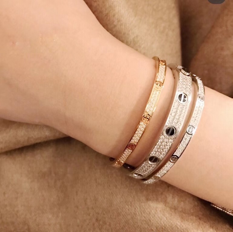 High-end sterling silver material   Cartier Cartier Narrow version of the star bracelet Classic Classic Classic A large number of stars Netroots with the same models Super versatile bracelet style without one! Selected G