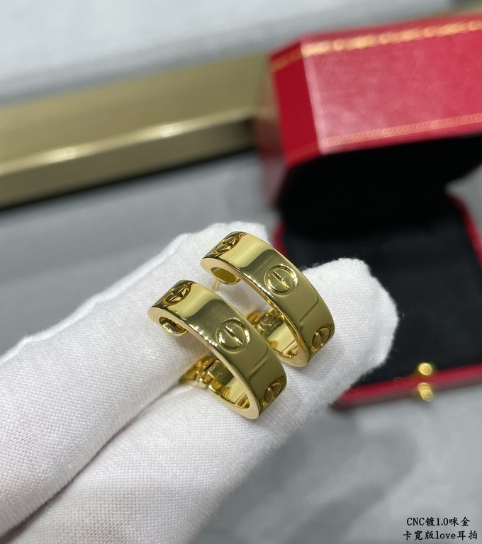 V gold Cartier Cartier CNC wide version of glossy LOVE ear shoot, the classic 【Grade】   Classic Cartier LOVE series The most classic models need not be introduced Germany imports of high-end Three colors can be selected