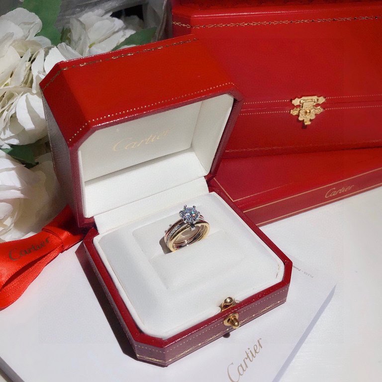 On behalf of the level  Cartier Really good-looking   counter three ring three-color diamond-set ring   split-color plating, plating three times, a slight imperfection should be returned to the power supply, enough to us