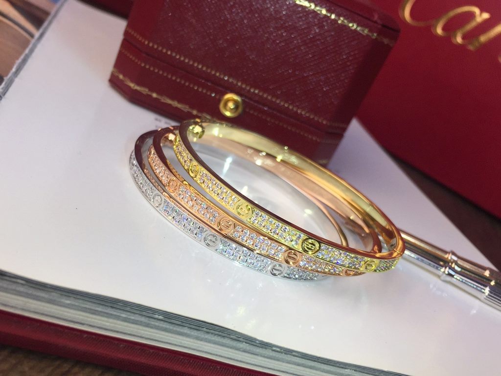 Cartier Cartier official website latest release    hot narrow version of the LOVE full of stars bracelet   imports of gold plating 18k rose gold  white gold inlaid with simulation of high-carbon diamonds   high-end custo