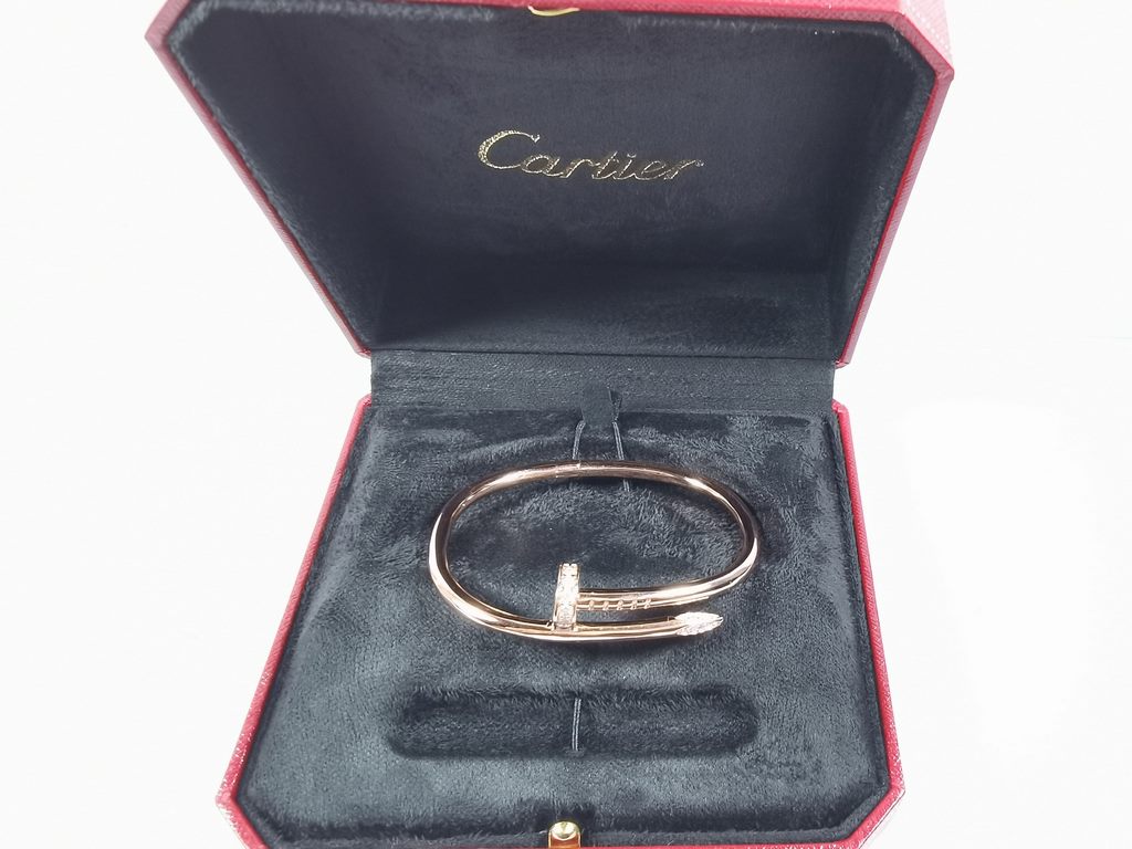 Cartier nail bracelet  half diamond nail bracelet   sub gold material plating 18k gold   inlaid with 32 imported high-carbon diamonds on the hand really look good   twist open bracelet Spiritual Slim A variety of fairies