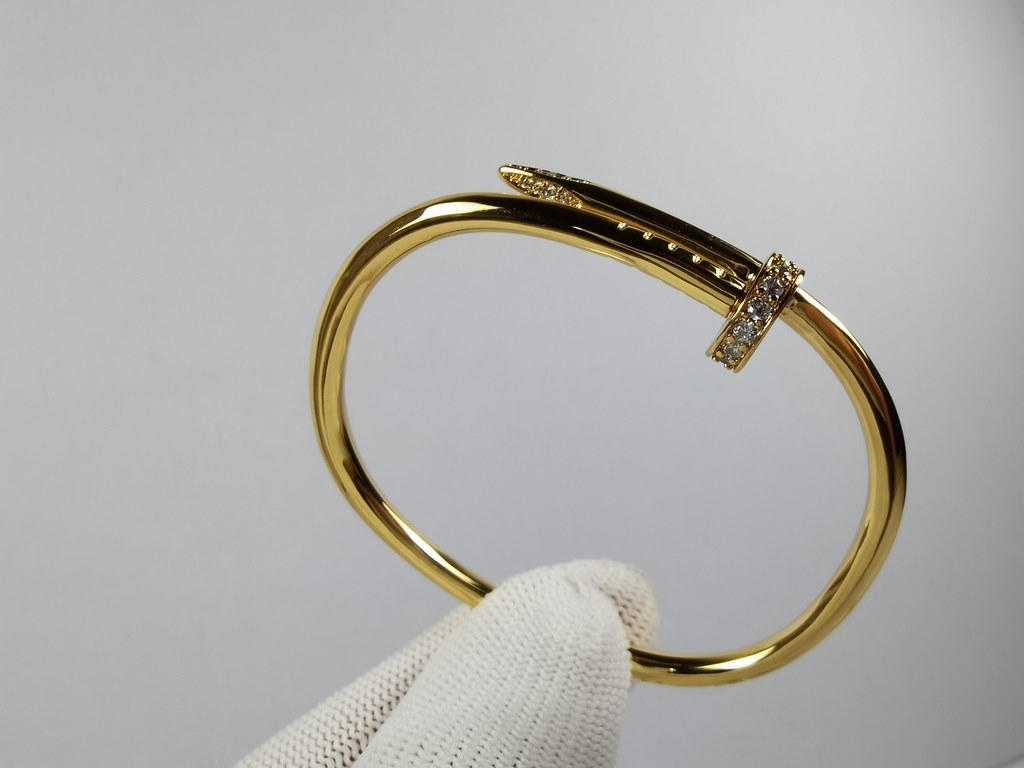 Cartier nail bracelet  half diamond nail bracelet   sub gold material plating 18k gold   inlaid with 32 imported high-carbon diamonds on the hand really look good   twist open bracelet Spiritual Slim A variety of fairies