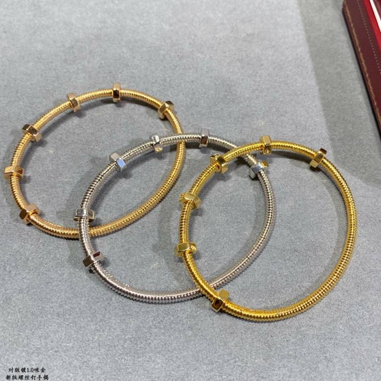 V gold plated imitation gold  Size 16-19. color white gold rose gold yellow gold. Cartier Newest screw bracelet , Cartier Classic screw design JUSTE UN CLOU collection. In accordance with the 18K real gold goods to build