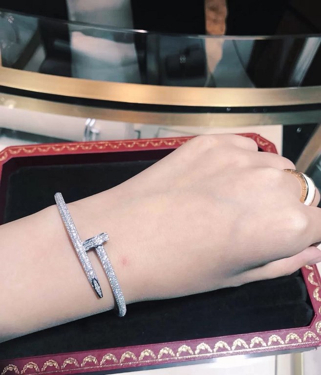 New  Cartier studded bracelet 360 degrees full of diamonds surrounded  [The highest version of the market]   The industry's most cutting-edge and most complete   Cartier Nail double layer full of diamonds Nail bracelet s