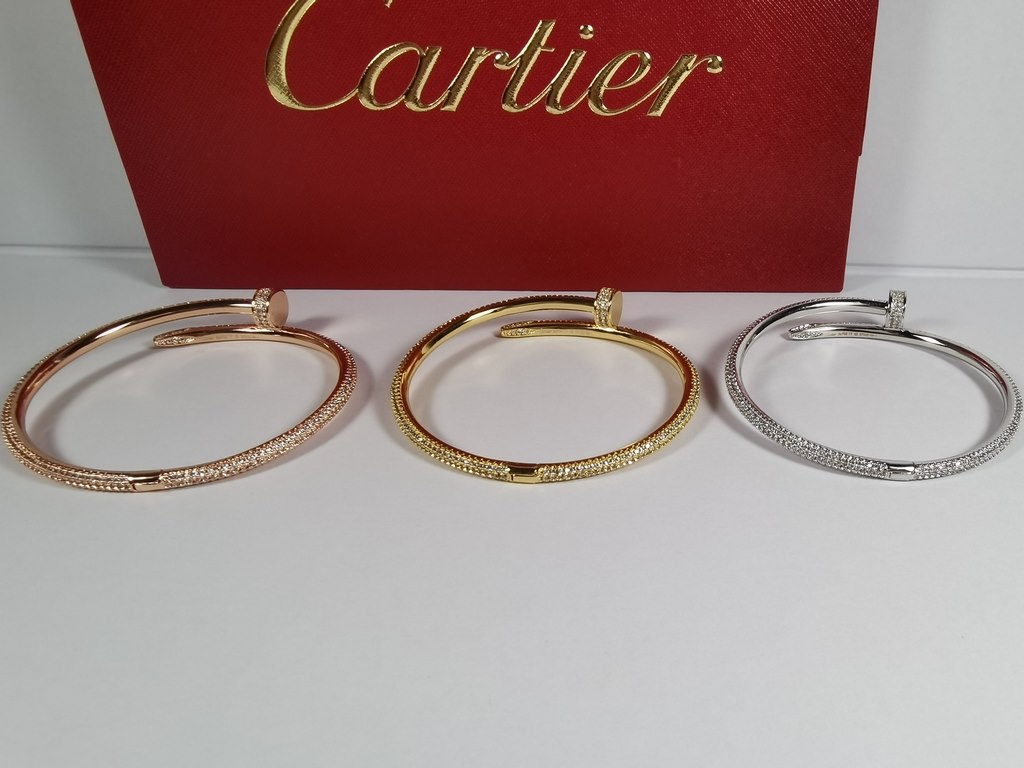 New  Cartier studded bracelet 360 degrees full of diamonds surrounded  [The highest version of the market]   The industry's most cutting-edge and most complete   Cartier Nail double layer full of diamonds Nail bracelet s