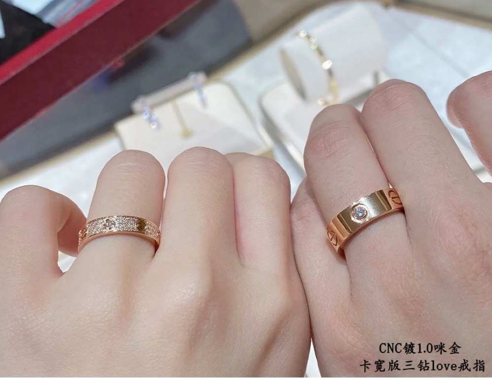 V gold material , yardage 6789. Cartier CNC wide version of the three diamonds love nail ring   Cartier China line exclusive debut of the main push explosive models so exquisite that the girl's welfare ah ~ ~