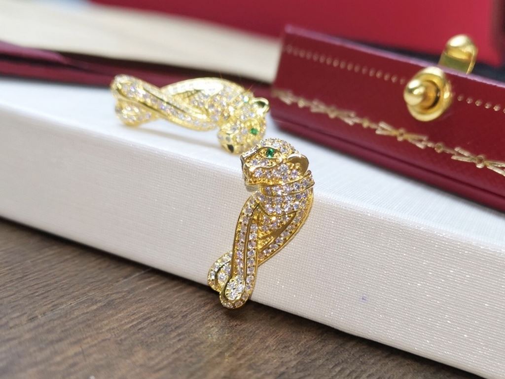 Luxury leopard head earrings] Cartier Cartier [strong] 11 leopard full diamond earrings    classic aristocratic model, luxury full diamonds caressing leopard design    exclusive real shot   925 silver needle anti-allergy