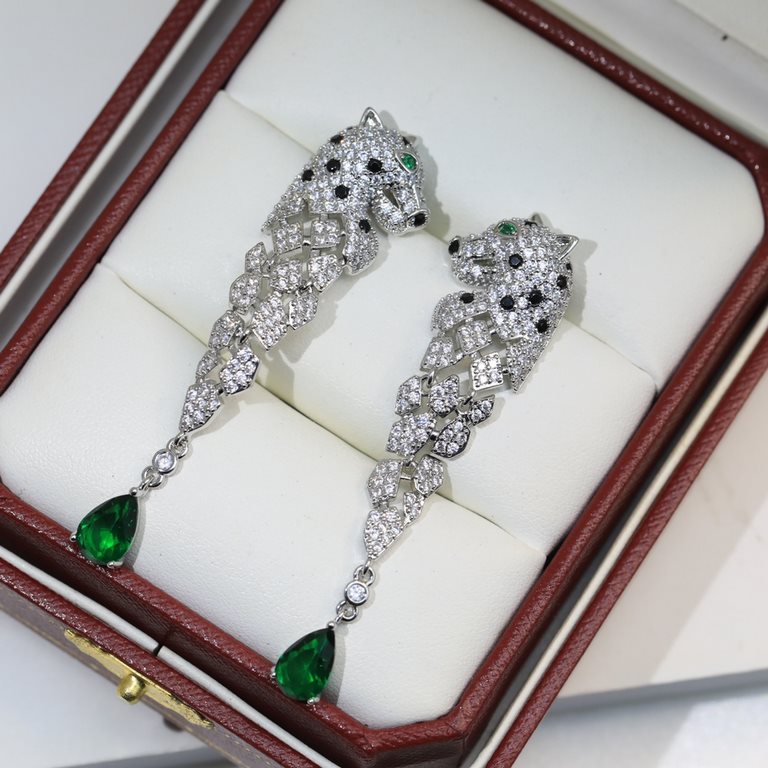 sold crazy star hot push models     Cartier Cartier Series Jewelry sexy three-dimensional SOLEIL fashion full of diamonds spotted leopard circle tassel emerald earrings earrings shipment    star with the same paragraph, 