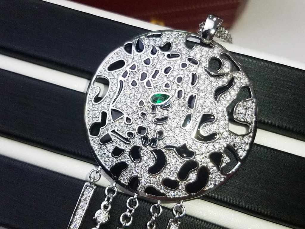 Cartier Cartier Luxury Leopard Head Full Diamond Round Plaque Necklace    Tasseled Round Plaque Leopard Head Pendant With Double Layer Chain Elegant and Noble   Classical Aristocratic Model, Luxury Full Diamond Leopard H