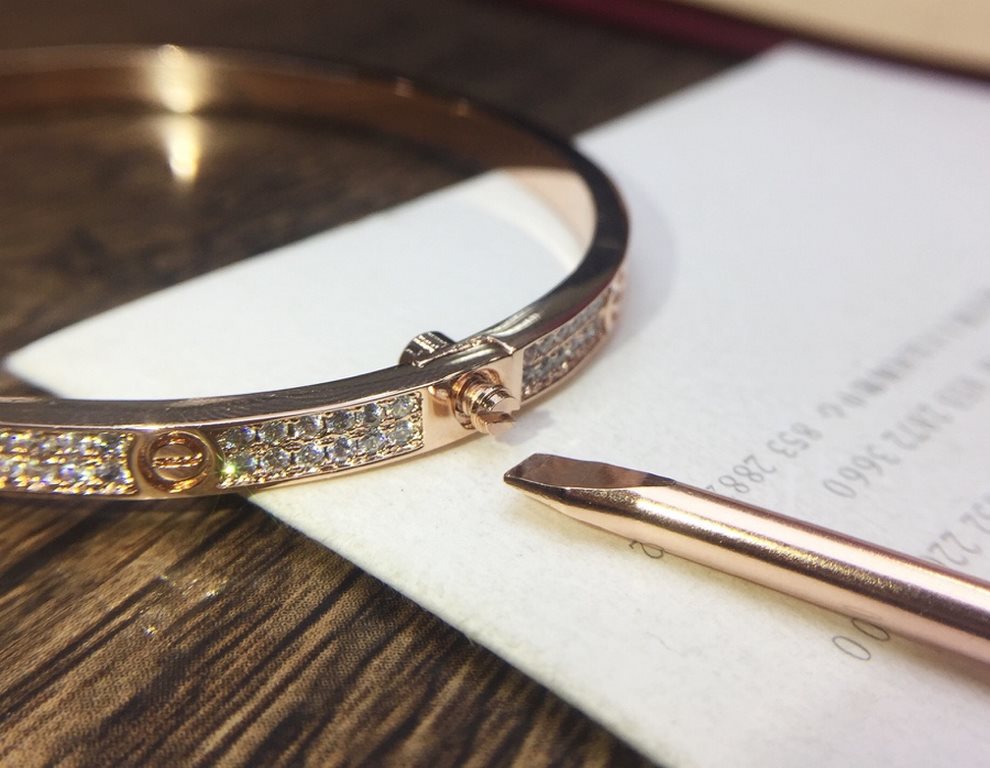 Cartier Cartier official website latest release    hot narrow version of the LOVE full of stars bracelet   imports of gold plating 18k rose gold  white gold inlaid with simulation of high-carbon diamonds   high-end custo