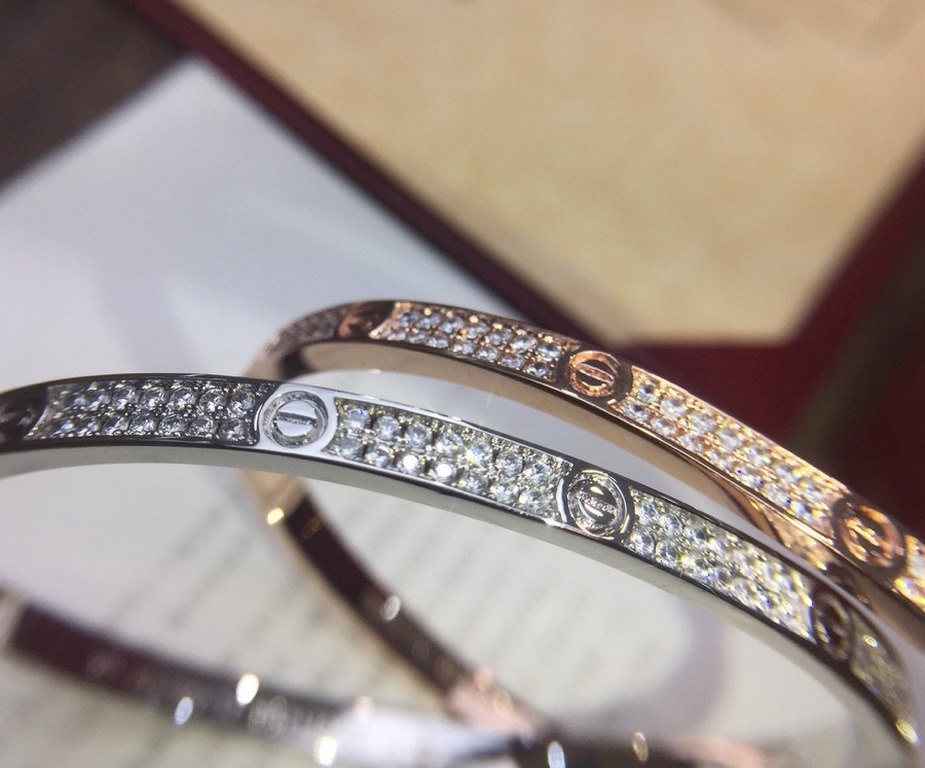 Cartier Cartier official website latest release    hot narrow version of the LOVE full of stars bracelet   imports of gold plating 18k rose gold  white gold inlaid with simulation of high-carbon diamonds   high-end custo