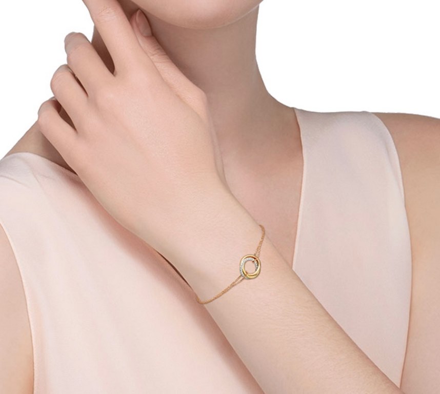 V gold material Cartier small three ring with diamond bracelet, another classic, ring set Perfect interpretation of symmetrical aesthetics Elegant and generous. Wear comfort is high It is not easy to hook to the items! R