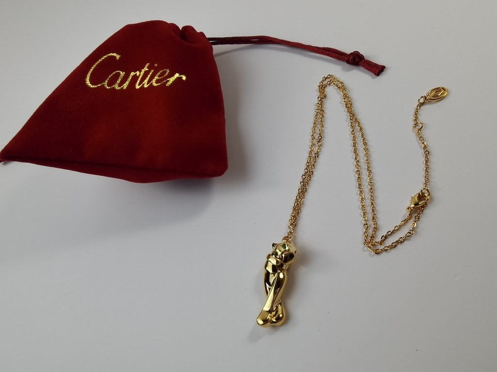 Cartier Cartier [strong] 11 leopard necklace shipping   Leopard necklace   classic aristocratic model, luxury full diamonds caressing leopard design     exclusive real shot ! With emerald leopard eyes to make the leopard