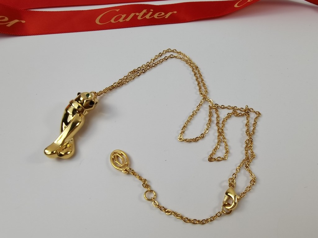 Cartier Cartier [strong] 11 leopard necklace shipping   Leopard necklace   classic aristocratic model, luxury full diamonds caressing leopard design     exclusive real shot ! With emerald leopard eyes to make the leopard